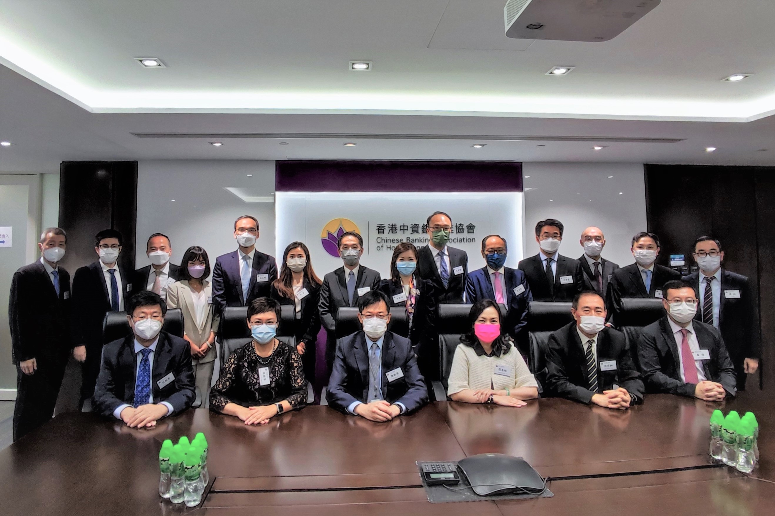 Chinese Banking Association HK 香港中資銀行業協會| 協會向專業委員會義務顧問頒授委任書| -  加強中資銀行業會員間的合作與交流，共同促進香港經濟發展